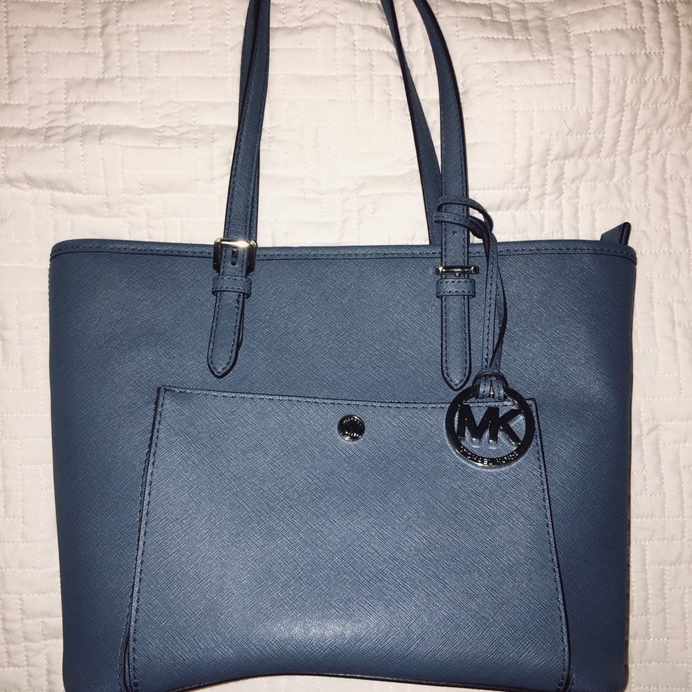 Blue Michael Kors medium jet set pale blue